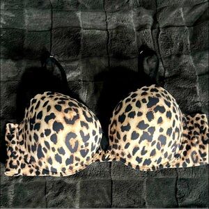 NWOT Victoria secret Body add 2 cups smooth push up